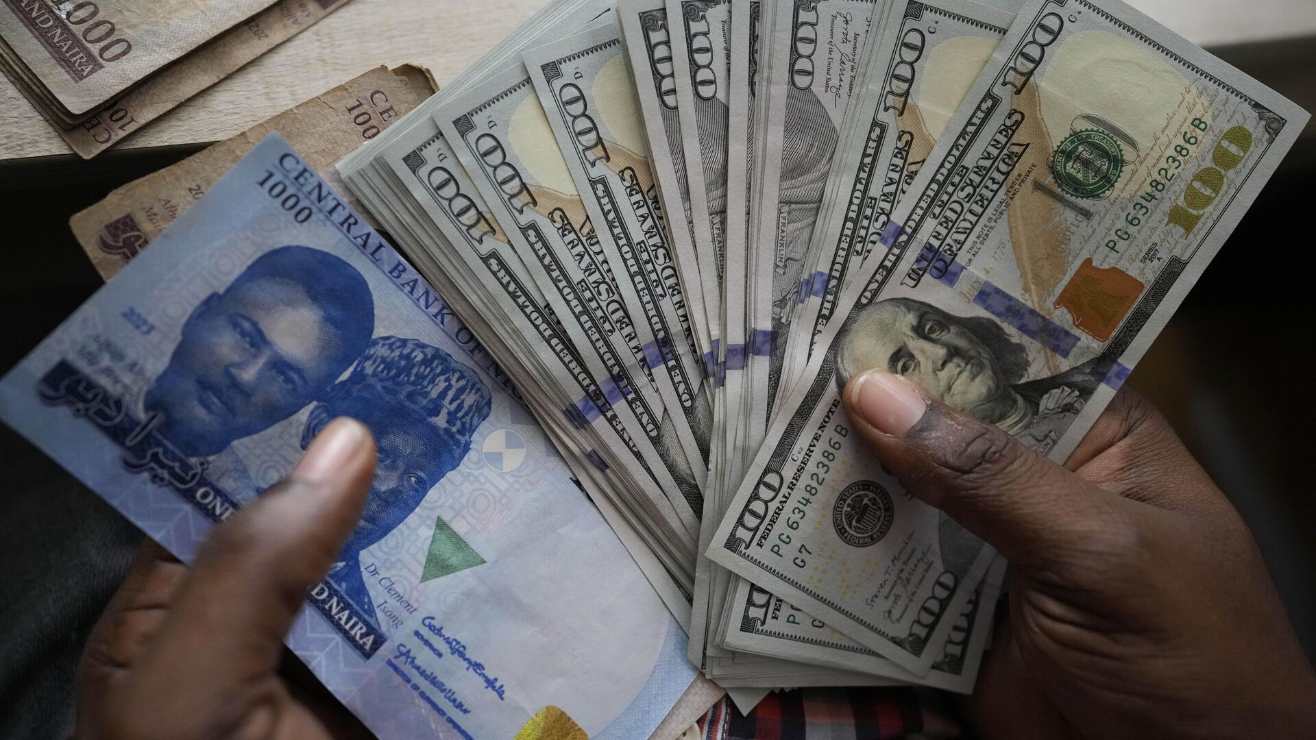 Nigerian naira banknotes and Central Bank of Nigeria building